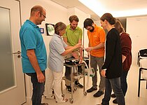 IPT-Pflegeteam bei einer Einweisung in der Wohngemeinschaft für Intensivpflege.