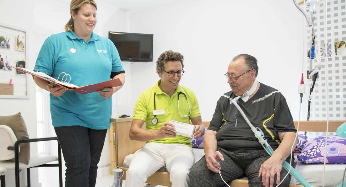 Intensivpflegedienst Die Pflegekräfte kümmern sich um alle Belange.